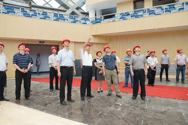 市委書記史濟錫、市長朱晨調研中立公司承建的民生項目工程